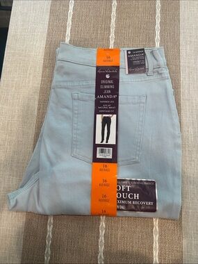 Gloria Vanderbilt Amanda Slim Tapered Jeans in Pale Blue